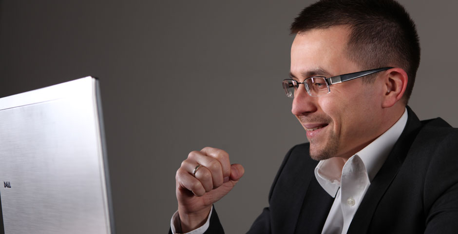 Mariusz Stefaniak - Specjalista Informatyk - 12 lat praktyki zawodowej. Doświadczenie w programowaniu aplikacji bazodanowych, stron internetowych, zarządzaniu bazami danych oraz administrowaniu serwerami.